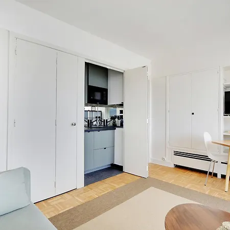 Champs Elysees - Arc De Triomphe