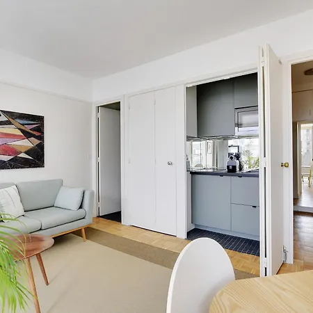 Champs Elysees - Arc De Triomphe